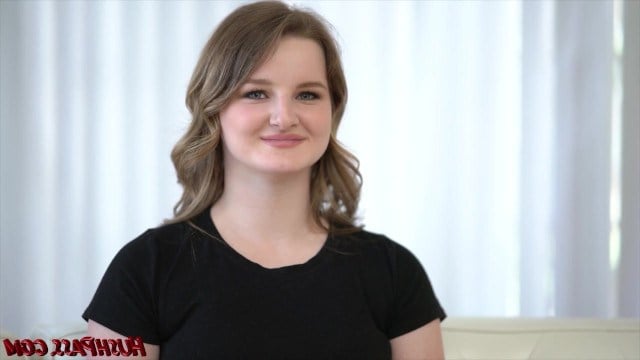 Брюнетка отлизала партнеру очко, чтобы потом получить еблю в позе раком