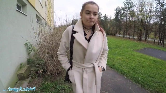Пикапер снял себе русскую студентку, чтобы заняться с ней быстрым сексом