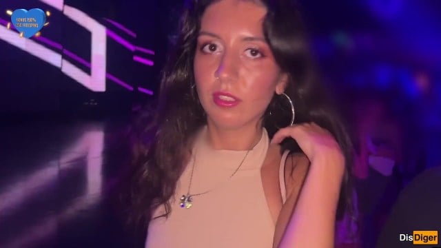 Подцепил давалку в ночном клубе и выебал очко в туалете 🪩💃🏻