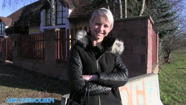 Зрелая женщина оказалась падкой на деньги, поэтому раздвинула ноги перед пикапером